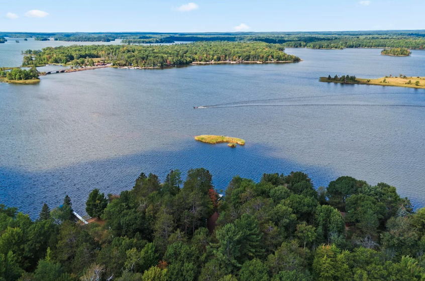 Eaglesnest Log Home on Lake Chippewa